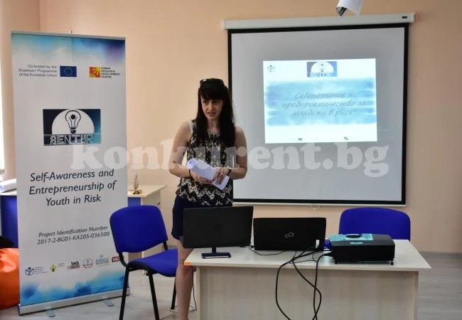 Представиха методология по проект за младежи в риск