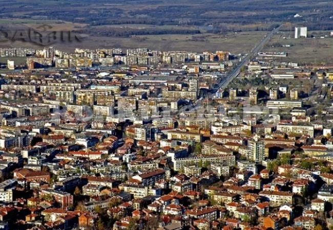 Търсят с конкурс за директор на...