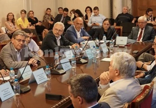 Смъртта на 6-годишната Мария извади наяве хаоса с плащането на скъпите лекарства (Обзор)