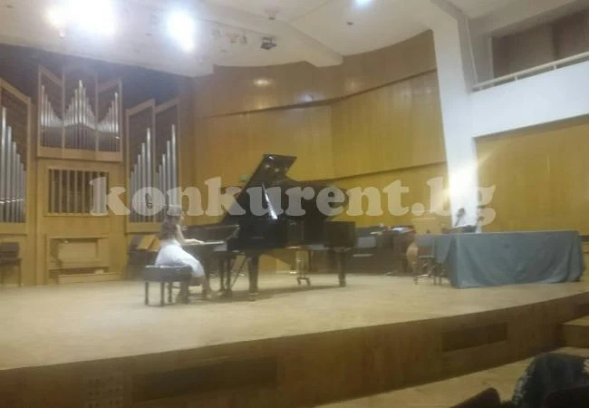 Наши ученички се върнаха с големи награди от конкурса за камерна музика