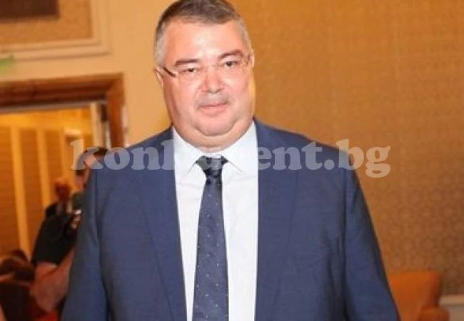 Без таван на пенсията за 43 000 души, за други 26 000 става 1200 лева (Обзор)