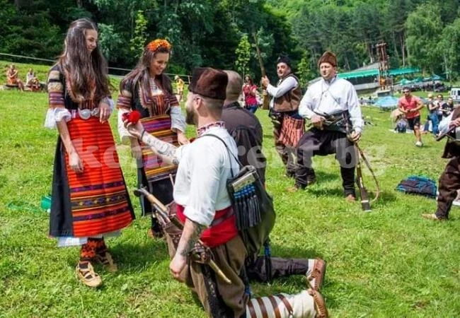 Двоен годеж на Балкана преди Северняшката сватба СНИМКИ