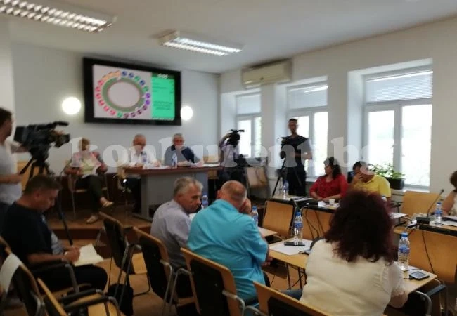 За рекордните 30 минути съветниците в Мездра приключиха юнската си сесия