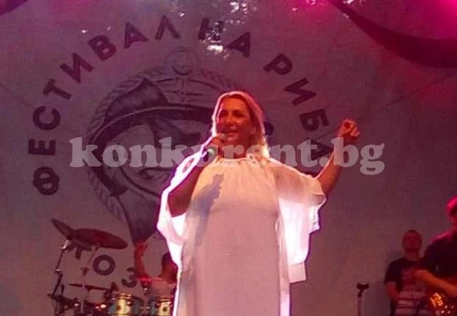 Весна Змиянац пя на фестивала на рибата в Козлодуй СНИМКИ