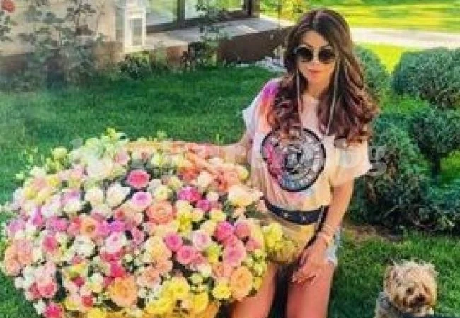 Светлана с 300 рози от Гущеров за годишнината от брака