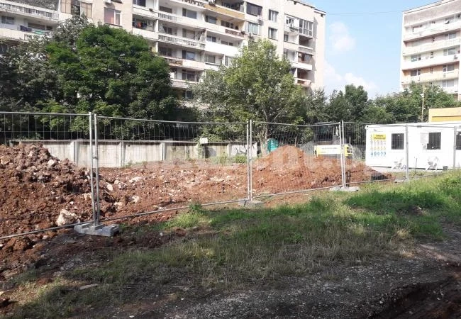 Строят нов магазин във Враца
