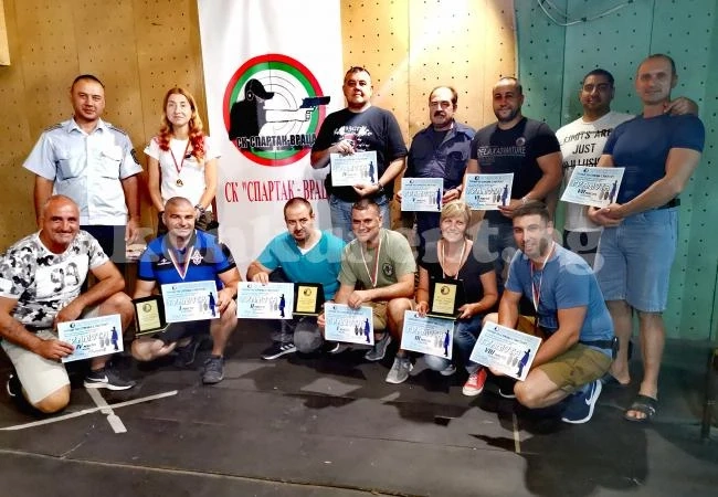 Полицаи показаха висока класа в стрелбата и тениса