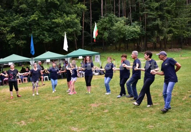 Извиха хора на поляната край Леденика на купона на ВиК СНИМКИ