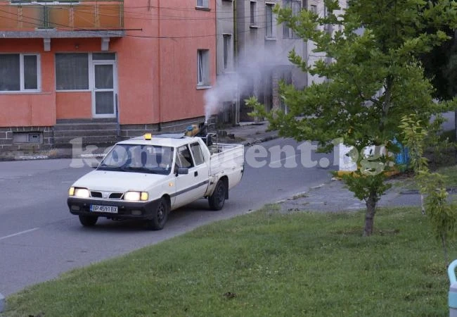Пръскаха за комари, бълхи и кърлежи в Мездра