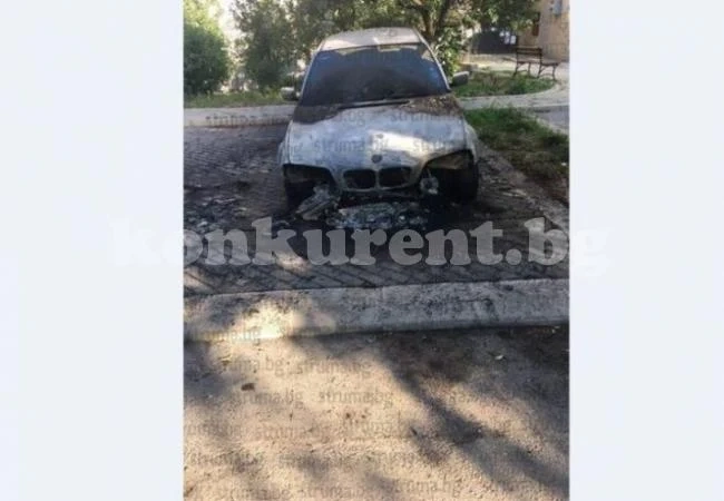 Палеж изпепели БМВ на катаджия пред очите му