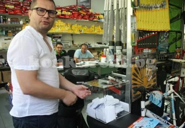 Арестуваха шефка на митница, предупреждавала търговец на цигари без бандерол (Обзор)