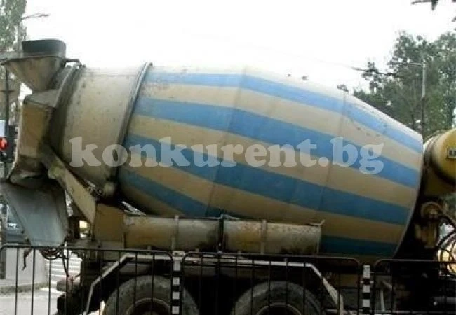 Бетоновоз прегази възрастна жена