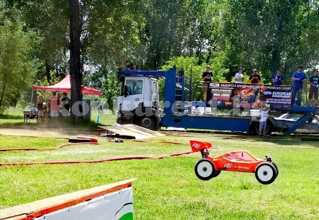 Моделисти от 10 страни идват за европейското „Large Scale Off road\