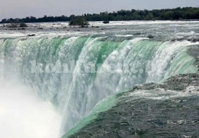 Мъж скочи във водите на Ниагарския водопад, оцеля