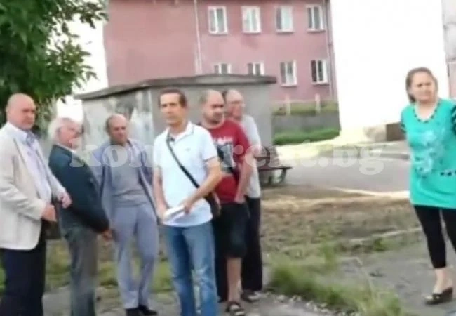 Жилищен блок скочи на протест срещу проститутки
