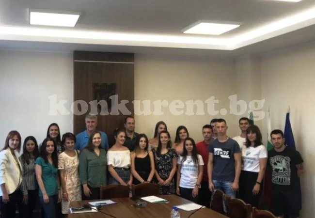 Три класа спечелиха конкурса „Най-патриотичен клас“