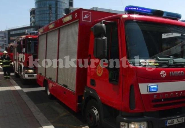 Балкон с 15 деца се срути