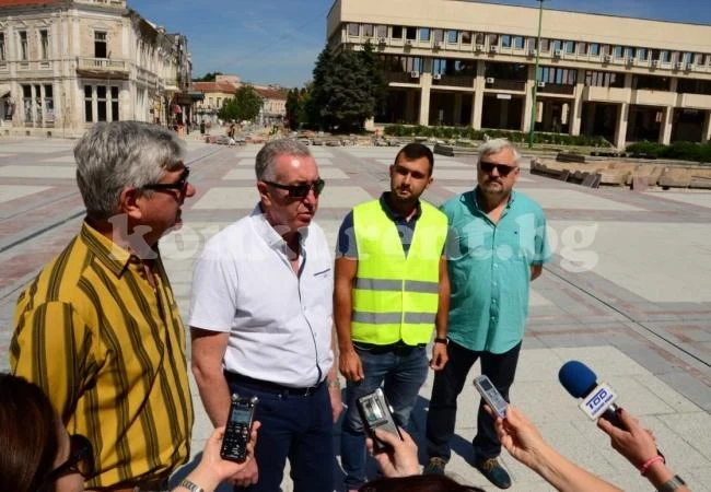 Кметът Ценков провери като премиера как вървят ремонтите