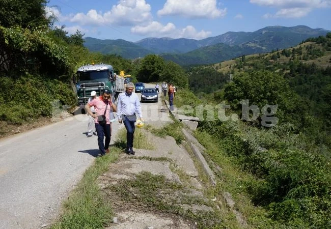 Започна укрепване на свлачището в с. Игнатица