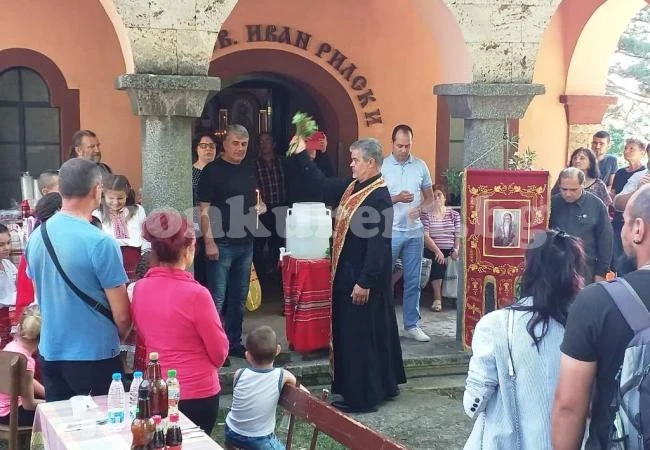 Курбан за здраве и благополучие събра жителите на село Паволче