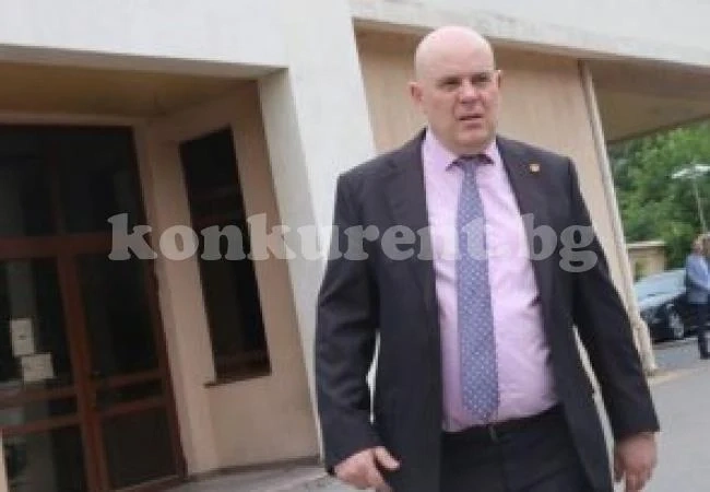 Цацаров предложи Гешев за главен прокурор
