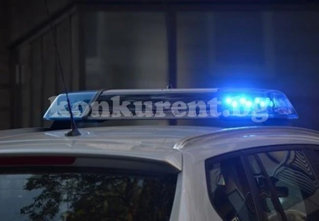 Микробус с метамфетамини удари патрулка