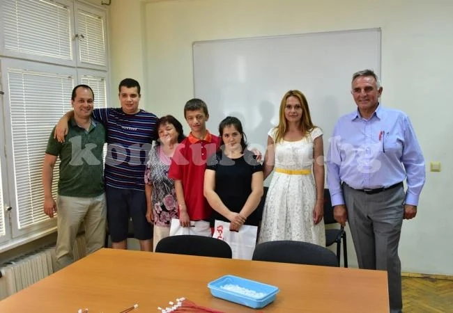 Младежи с увреждания получиха първата си заплата
