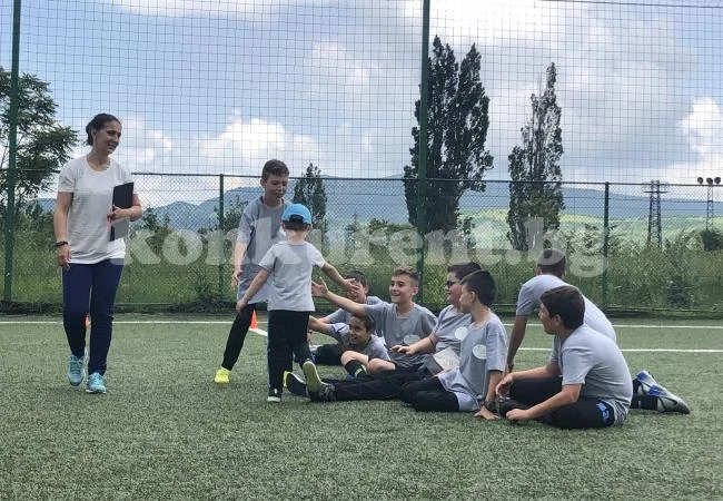 „Мобилбокс” приобщи деца и младежи със СОП към футбола във Враца