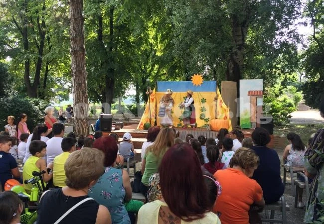 Театрални спектакли и представления във феста „Дунавски вълни“