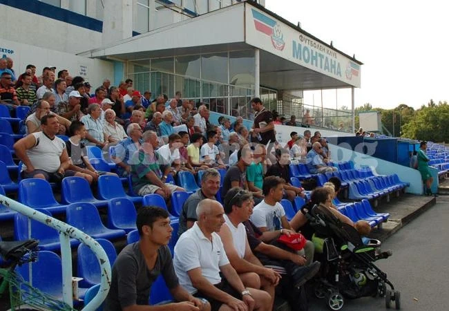 Фенове подкрепят Монтана срещу Хебър