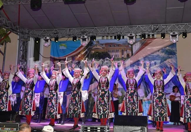 Представиха Фолклорна вечер с „Капански ансамбъл“ във Вършец