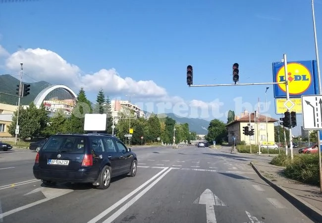 Шофьори във Враца негодуват: Ще стават още катастрофи край автогарата СНИМКИ