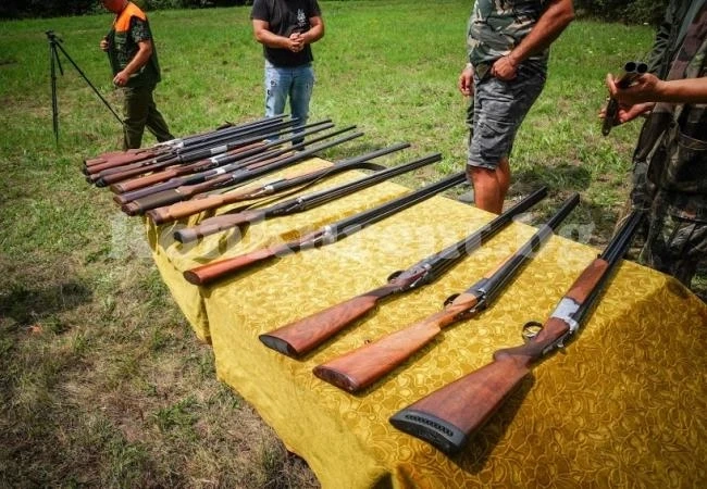 Ловци гърмяха в памет на Радичков с пушки-ветерани