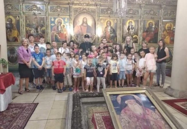Митрополит Григорий посрещна децата от будителската работилница, посветена на светеца