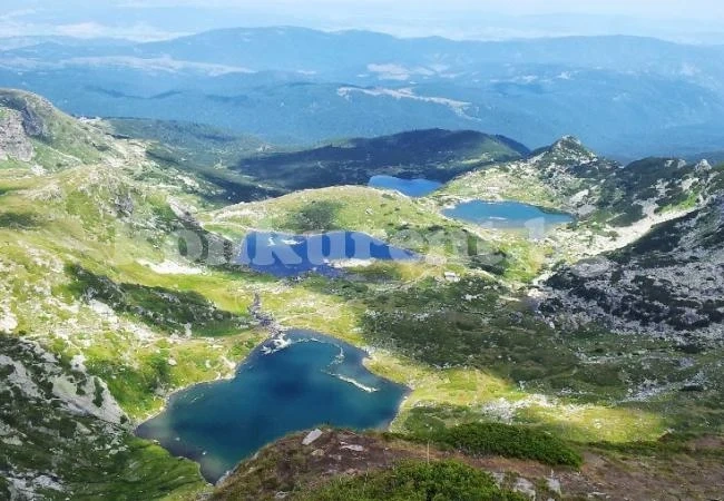 Ловят риба и карат моторни шейни в парк Рила