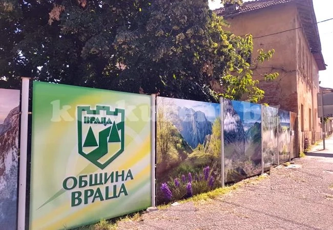 Обновени пана в центъра на Враца представят природните забележителности на града