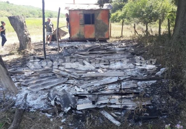 СНИМКИ Запалиха навеси на ловната дружинка в Галиче, подозират отмъщение от Ценко Чоков