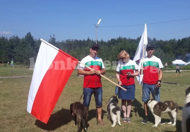 Хиляди показаха българското на Иванчова поляна СНИМКИ