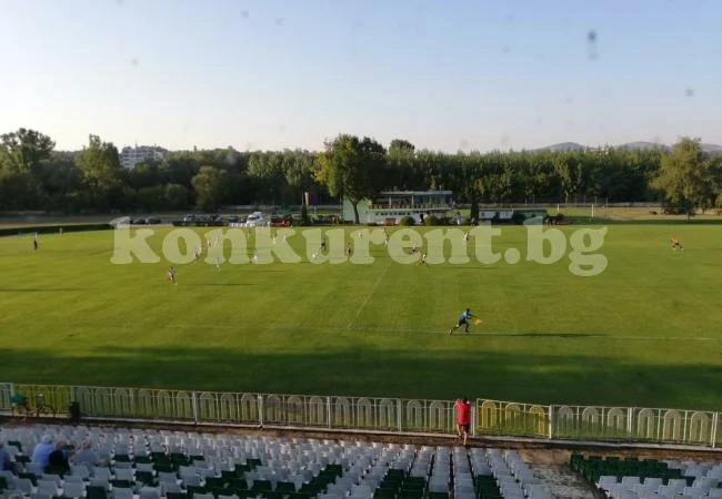Локо /Мз/ би Първа Атомна с 2:0 на старта, Гановски гони Цветанов от скамейката
