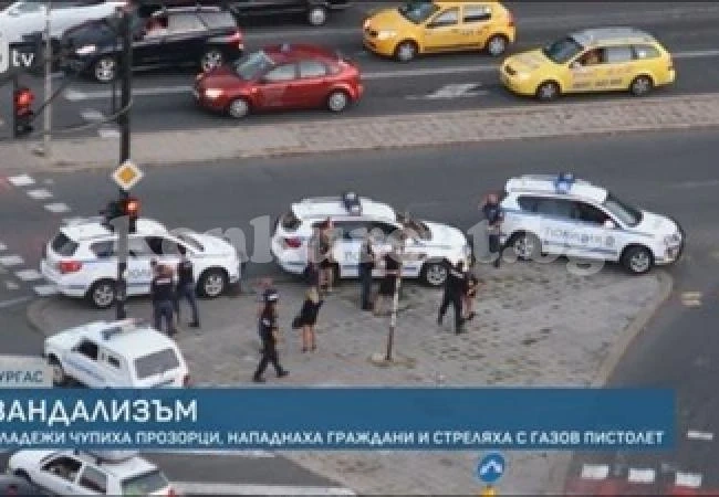 Пет момчета и едно момиче чупиха прозорци и нападнаха граждани в Бургас
