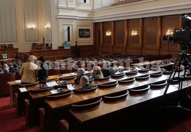 Рекордни 3640 депутатски отсъствия само за 7 месеца