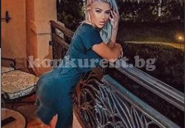 Андреа се теши в Дубай с фотограф