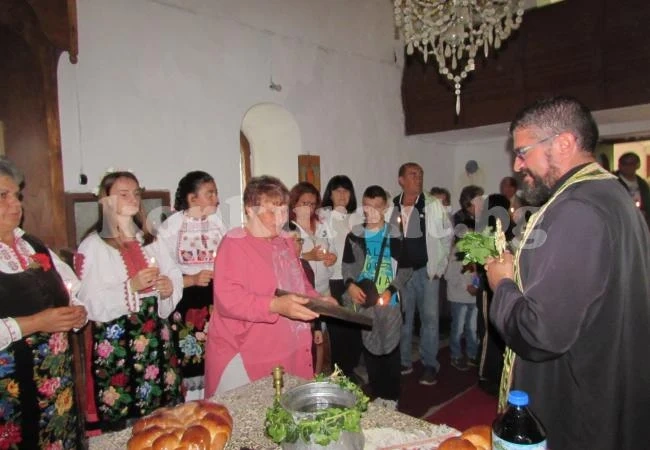 Храмов празник в Салаш събра хората СНИМКИ