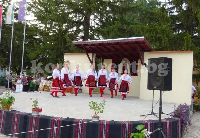 Читалище посрещна годишнината си с тържествен концерт