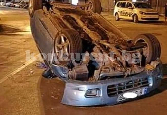 Зрелищна каскада в центъра на... СНИМКИ