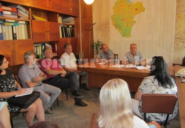 Инструктираха директори на училища
