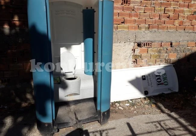 Вандали счупиха и тоалетна във Враца СНИМКИ
