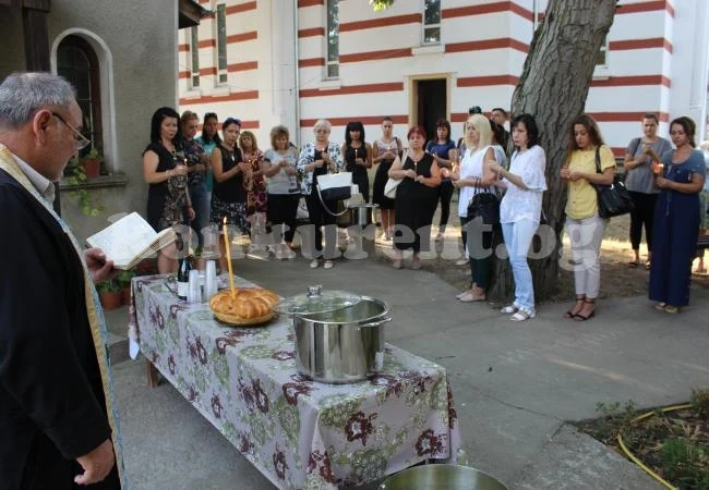 Осветиха курбан за здраве в Козлодуй СНИМКИ