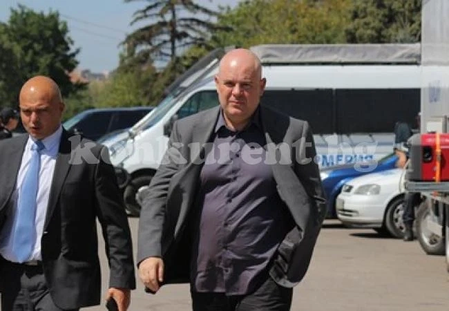 Банда от 5-има жестоки лихвари разбита при акция в ромското гето до летището в София (Обзор)