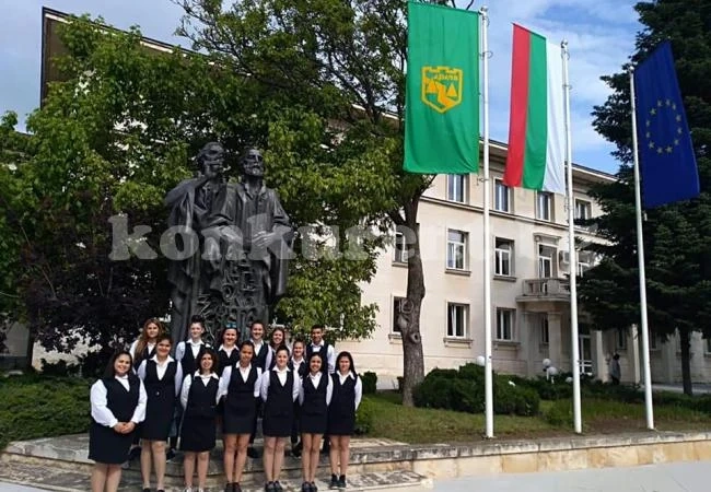 Наша гимназия е одобрена по Национална програма „Осигуряване на съвременна образователна среда“